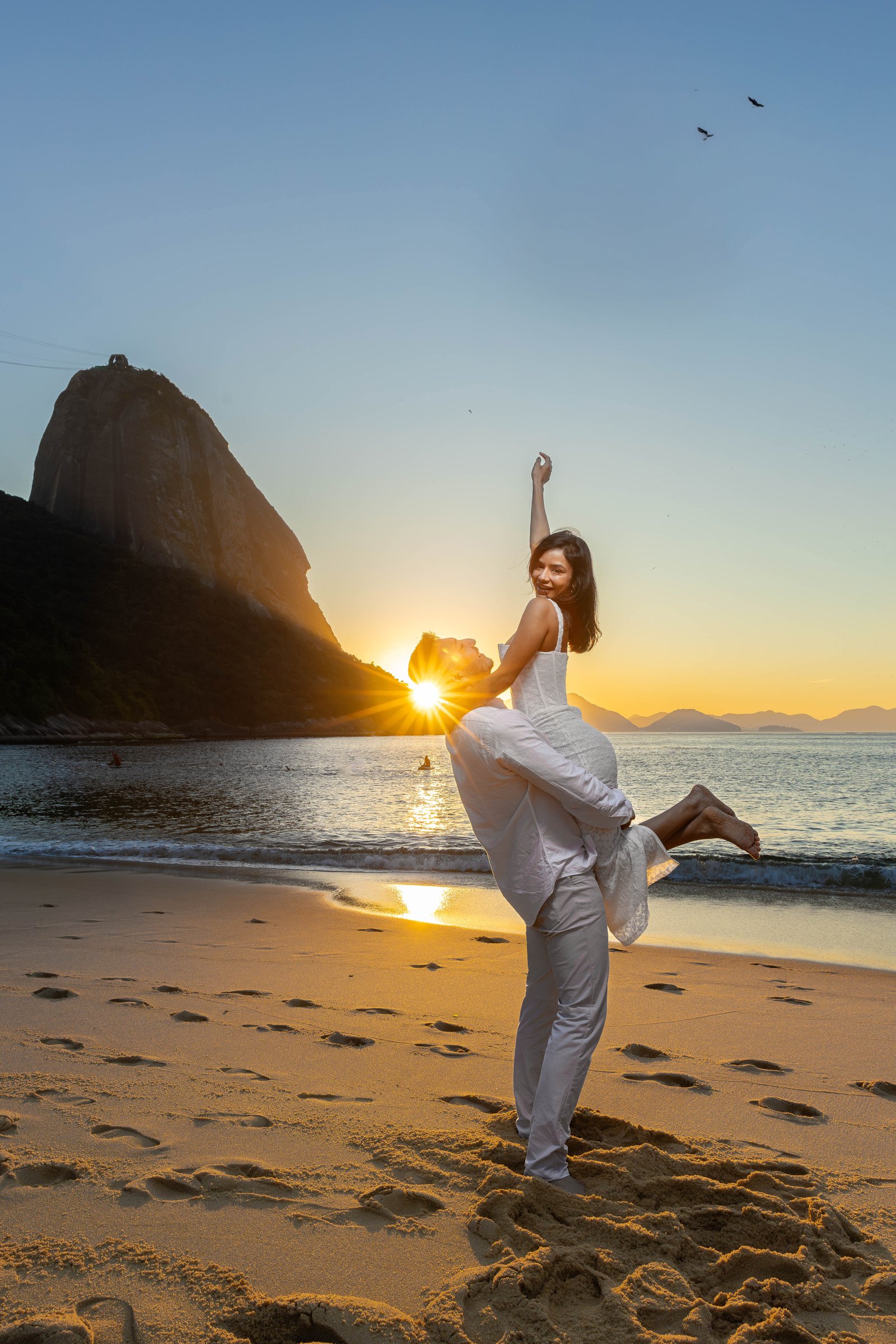 Couple at sunset Sugarloaf Mountain Rio de Janeiro elopement